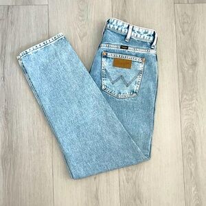 Acid wash Wrangler mom Jean